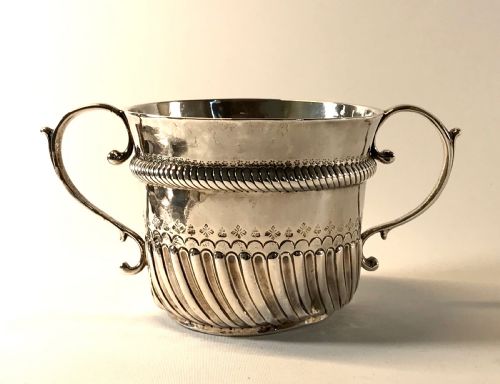BRITANNIA STANDARD SOLID SILVER STERLING PORRINGER BOWL WILLIAM III LONDON 1700 - ADDITIONAL PHOTO 1