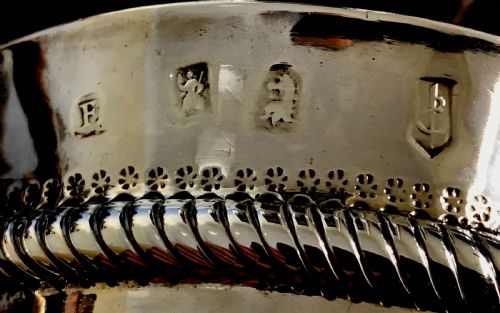 BRITANNIA STANDARD SOLID SILVER STERLING PORRINGER BOWL WILLIAM III LONDON 1700 - ADDITIONAL PHOTO 3