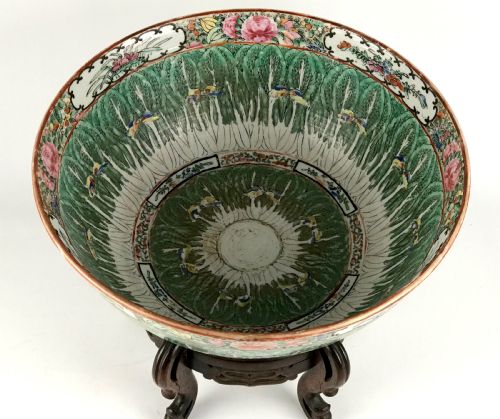 MAGNIFICENT LARGE CHINESE PORCELAIN 19TH CABBAGE LEAF PUNCH BOWL CANTON - ADDITIONAL PHOTO 1
