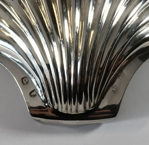 MAGNIFICENT GEORGIAN SOLID SILVER BUTTER SHELLS 1771 LONDON 18TH CENTURY - ADDITIONAL PHOTO 3