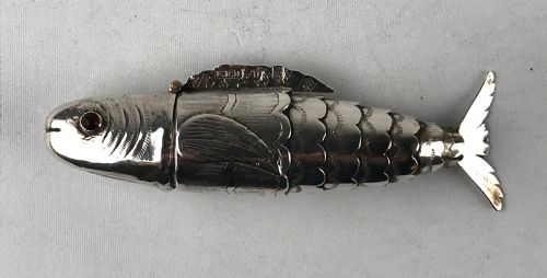 ANTIQUE SOLID SILVER STERLING ARTICULATED FISH SPICE SNUFF BOX 19TH CENTURY - ADDITIONAL PHOTO 2
