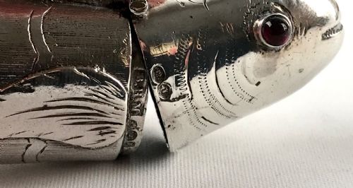 ANTIQUE SOLID SILVER STERLING ARTICULATED FISH SPICE SNUFF BOX 19TH CENTURY - ADDITIONAL PHOTO 5