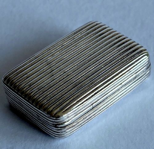 MAGNIFICENT LARGE GEORGIAN SOLID SILVER STERLING VINAIGRETTE GILT LONDON 1801 - ADDITIONAL PHOTO 1