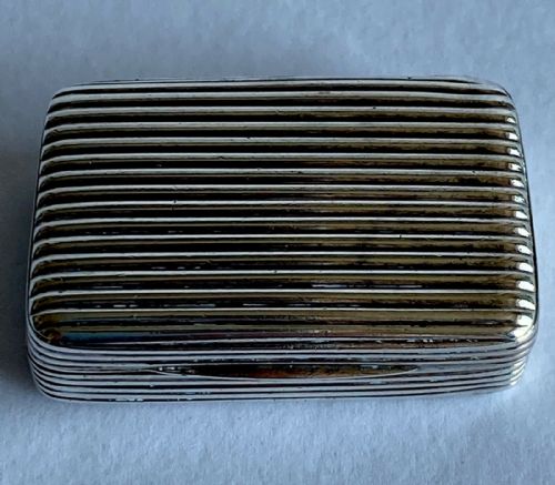 MAGNIFICENT LARGE GEORGIAN SOLID SILVER STERLING VINAIGRETTE GILT LONDON 1801 - ADDITIONAL PHOTO 2