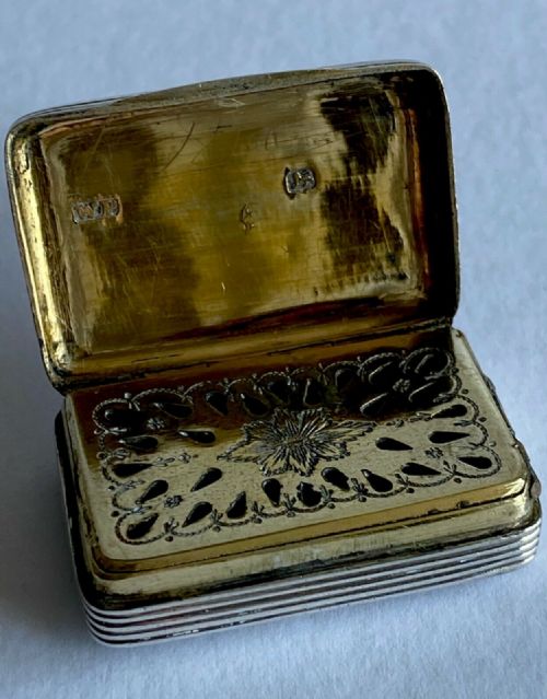 MAGNIFICENT LARGE GEORGIAN SOLID SILVER STERLING VINAIGRETTE GILT LONDON 1801 - ADDITIONAL PHOTO 4