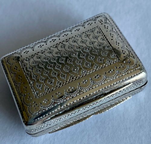 MAGNIFICENT GEORGIAN LARGE SOLID SILVER STERLING VINAIGRETTE GILT 1826 - ADDITIONAL PHOTO 8