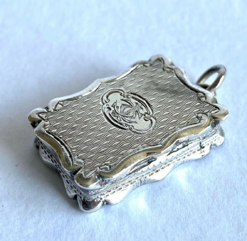 magnificent solid silver sterling vinaigrette pendant gilt 1870 - CATEGORY: ANTIQUE SILVER - DATED VICTORIAN