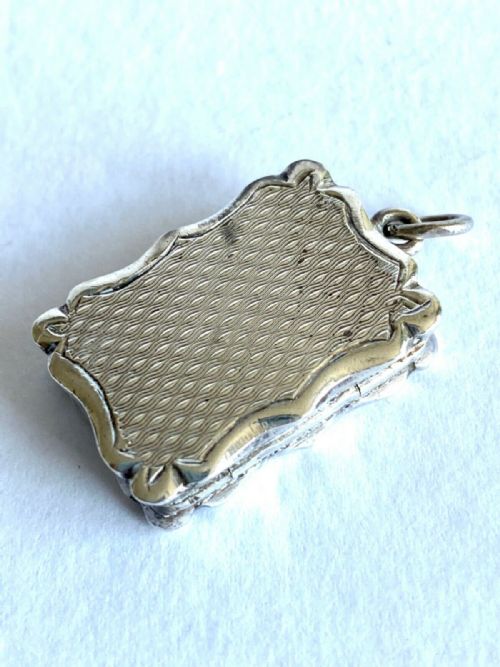 MAGNIFICENT SOLID SILVER STERLING VINAIGRETTE PENDANT GILT 1870 - ADDITIONAL PHOTO 1