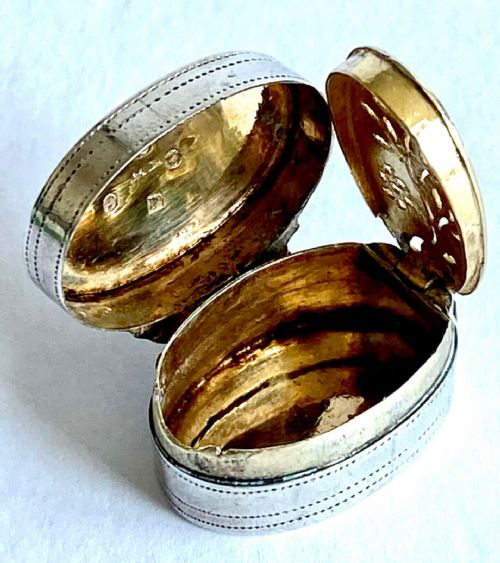 MAGNIFICENT GEORGIAN SOLID SILVER STERLING VINAIGRETTE GILT 1801 - ADDITIONAL PHOTO 4