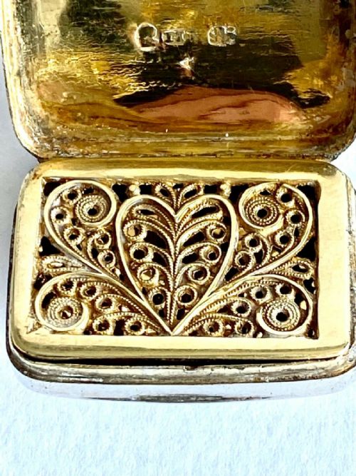 MAGNIFICENT GEORGIAN SOLID SILVER STERLING VINAIGRETTE GILT 1826 SOUVENIR - ADDITIONAL PHOTO 4