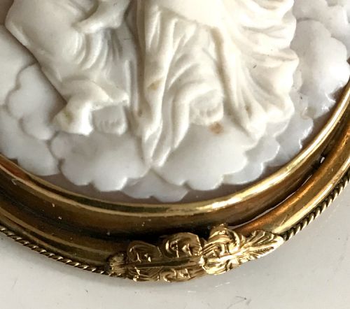 MAGNIFICENT ANTIQUE LARGE RELIGIOUS CAMEO BROOCH 18TH C 22K GOLD - ADDITIONAL PHOTO 1