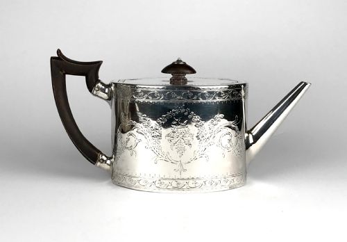 solid silver sterling georgian teapot london 1781 - CATEGORY: ANTIQUE SILVER - DATED 18TH CENTURY