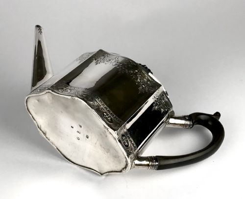 GEORGIAN SOLID SILVER STERLING TEAPOT LONDON 1793 JOHN ROBINS - ADDITIONAL PHOTO 4