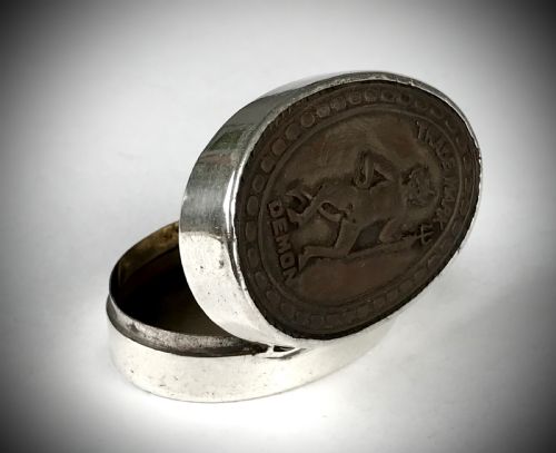 NOVELTY VICTORIAN SOLID SILVER DEMON SNUFF BOX 1897 - ADDITIONAL PHOTO 5