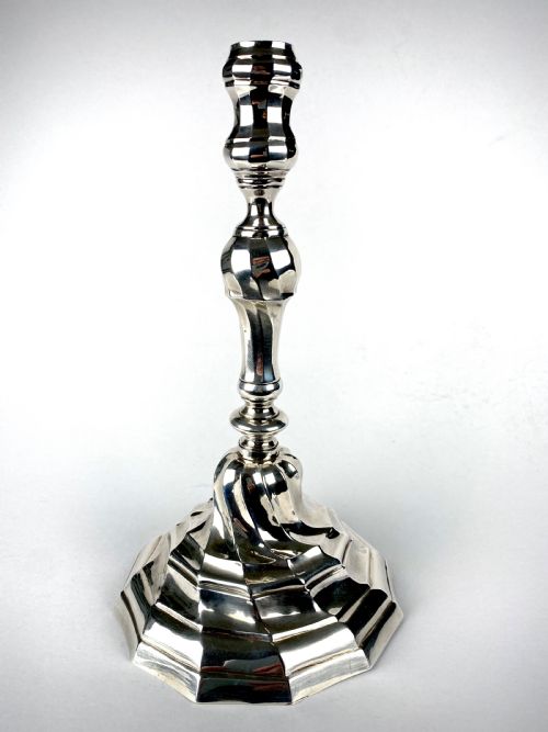 A PAIR OF SOLID SILVER 18TH CENTURY WRYTHEN SKIRT CANDLESTICKS - ADDITIONAL PHOTO 1