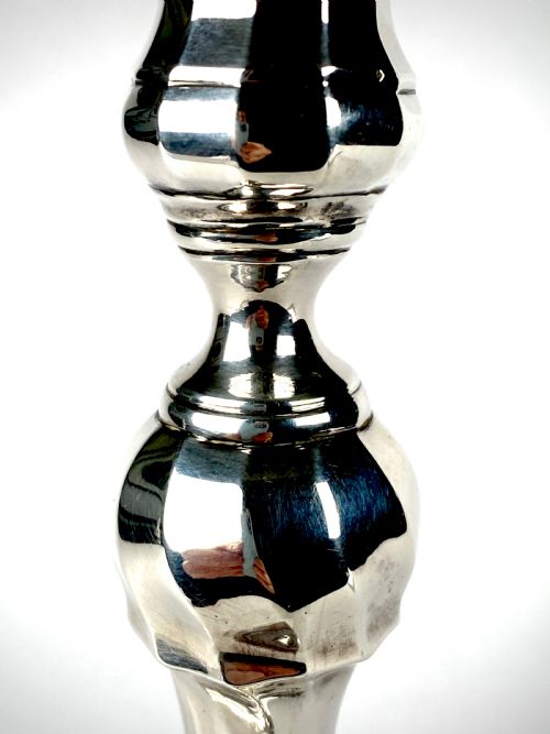 A PAIR OF SOLID SILVER 18TH CENTURY WRYTHEN SKIRT CANDLESTICKS - ADDITIONAL PHOTO 7