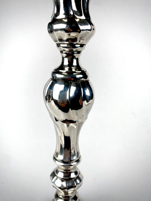 A PAIR OF SOLID SILVER 18TH CENTURY WRYTHEN SKIRT CANDLESTICKS - ADDITIONAL PHOTO 14