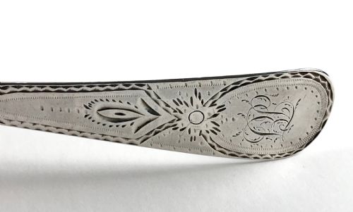 PAIR GEORGIAN SOLID SILVER STERLING 125G BRIGHT CUT TABLE SPOONS 1790 LONDON - ADDITIONAL PHOTO 3