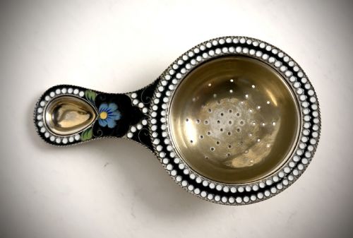RUSSIAN SOLID SILVER GILT AND POLYCHROME CLOISONNE ENAMEL TEA STRAINER 47G - ADDITIONAL PHOTO 1
