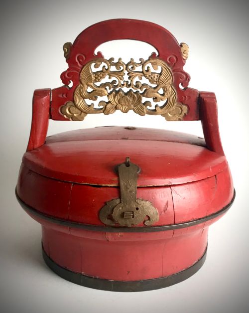 ANTIQUE CHINESE WEDDING BASKETBOX RED LACQUER 19TH CENTURY - ADDITIONAL PHOTO 1