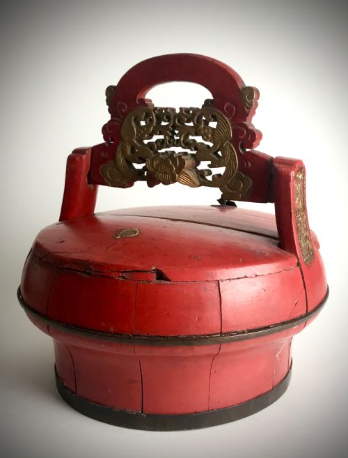 ANTIQUE CHINESE WEDDING BASKETBOX RED LACQUER 19TH CENTURY - ADDITIONAL PHOTO 3