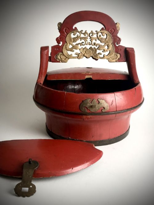 ANTIQUE CHINESE WEDDING BASKETBOX RED LACQUER 19TH CENTURY - ADDITIONAL PHOTO 5