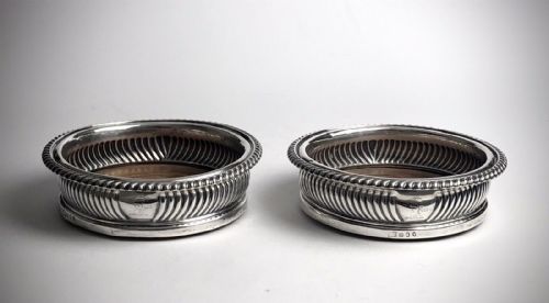 superb pair georgian solid silver sterling wine coasters sheffield 1818 - CATEGORY: ANTIQUE SILVER - DATED 19TH CENTURY