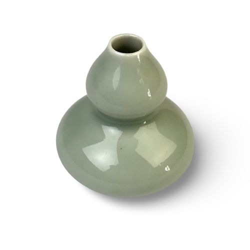 CHINESE PORCELAIN CELADON DOUBLE GOURD VASE CIRCA 1920 - ADDITIONAL PHOTO 3