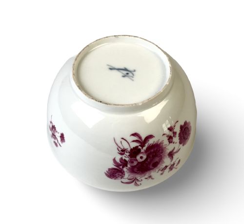 LARGE MEISSEN 18TH CENTURY PORCELAIN BOWL HAND PAINTED FLOWERS - ADDITIONAL PHOTO 6