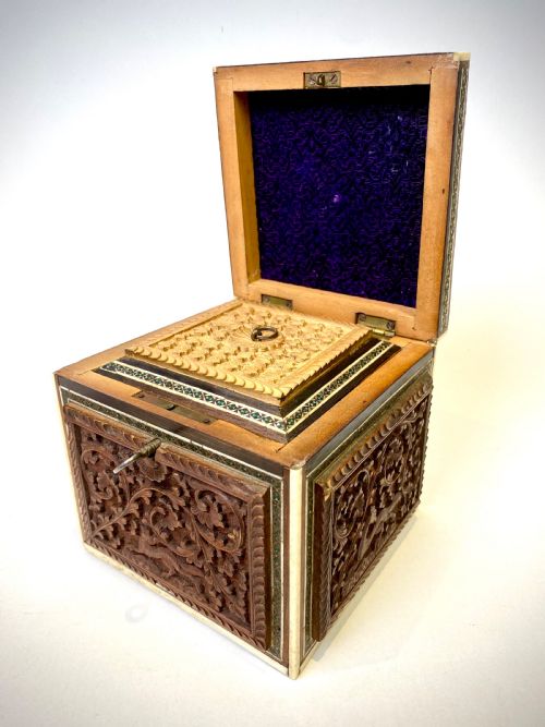 ANGLO INDIAN SANDALWOOD TEA CADDY - ADDITIONAL PHOTO 4