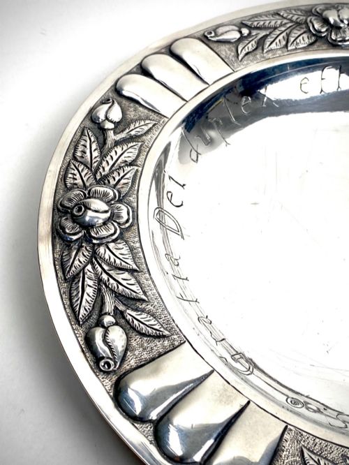 18TH CENTURY SOLID SILVER STERLING ECCLESIASTIC PLATE 18TH C BRAZIL SOUTH AMERICA - ADDITIONAL PHOTO 2