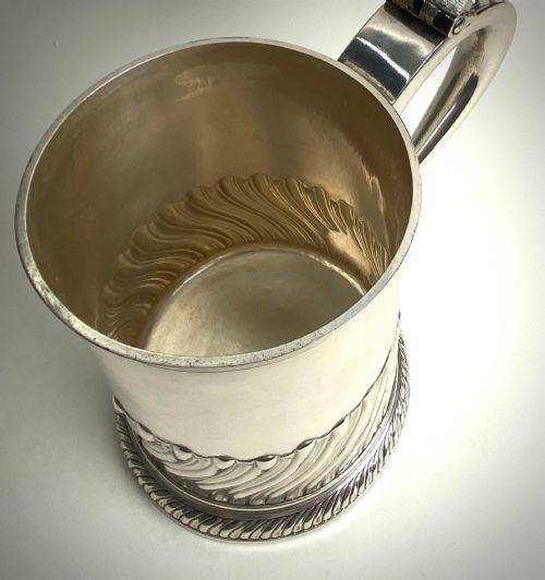 LARGE GEORGIAN TANKARD SOLID SILVER STERLING NEWCASTLE 1782 - ADDITIONAL PHOTO 6