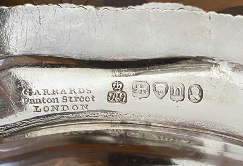 MAGNIFICENT GEORGIAN SILVER DINNER PLATES ROBERT GARRARD LONDON 1823 - ADDITIONAL PHOTO 2