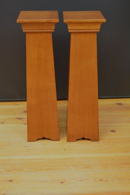 PAIR OF STYLISH ARTS AND CRAFTS PEDESTALS IN OAK - ADDITIONAL PHOTO 6