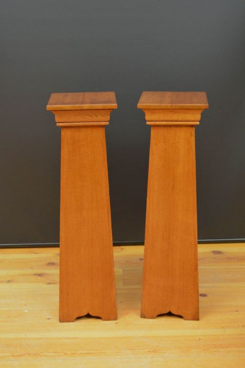 PAIR OF STYLISH ARTS AND CRAFTS PEDESTALS IN OAK - ADDITIONAL PHOTO 7