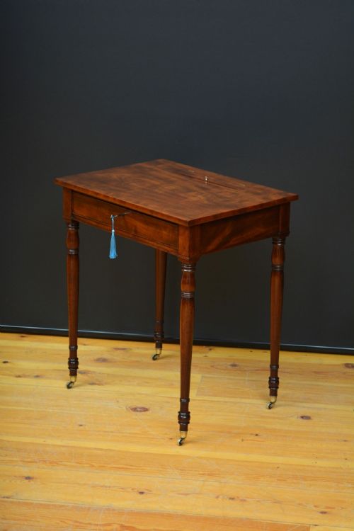 Fine George III Mahogany Side Table / Writing Table