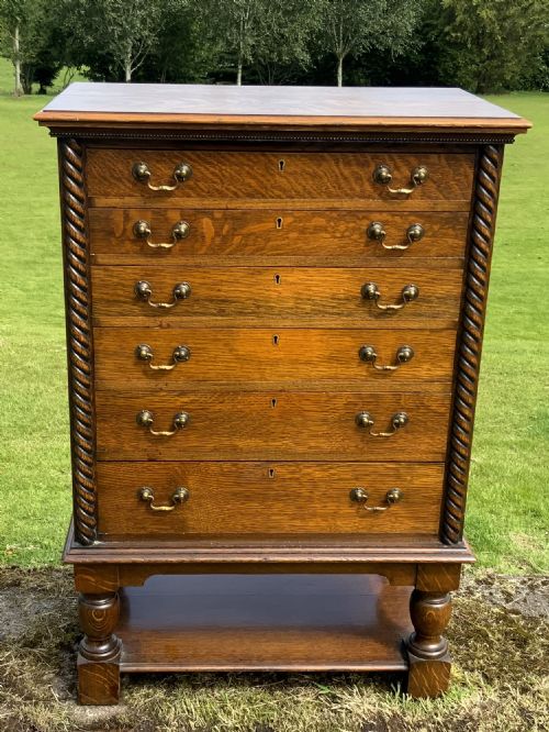 Oak set of drawers c1880 