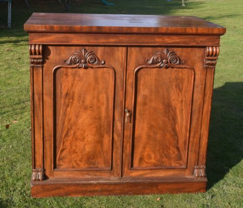 victorian mahogany collectors cabinet - CATEGORY: ANTIQUE CABINETS - DATED VICTORIAN