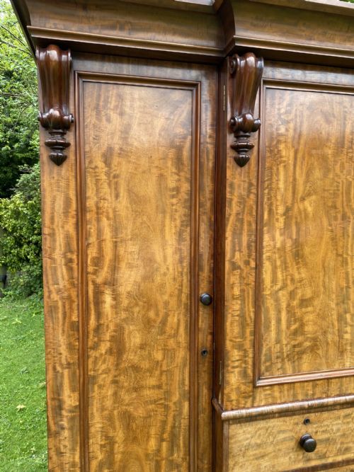 VICTORIAN MAHOGANY BREAKFRONT WARDROBE - ADDITIONAL PHOTO 4
