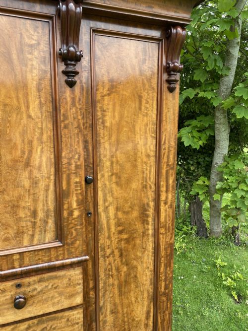 VICTORIAN MAHOGANY BREAKFRONT WARDROBE - ADDITIONAL PHOTO 6