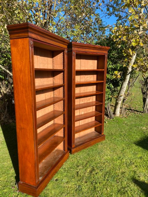 A PAIR OF VICTORIAN MAHOGANY BOOKCASES - ADDITIONAL PHOTO 1
