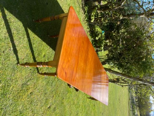 EARLY VICTORIAN IRISH MAHOGANY DINING TABLE - ADDITIONAL PHOTO 1