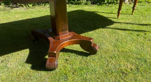 EARLY VICTORIAN IRISH MAHOGANY DINING TABLE - ADDITIONAL PHOTO 2