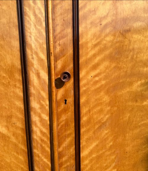 VICTORIAN SATINWOOD LINEN PRESS WARDROBE - ADDITIONAL PHOTO 1