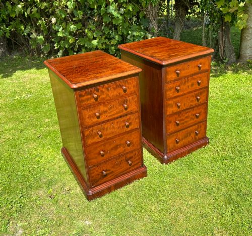 pair of victorian mahogany bedside chests - CATEGORY: ANTIQUE CHEST OF DRAWERS - DATED VICTORIAN