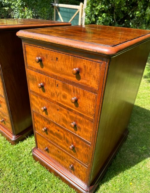 PAIR OF VICTORIAN MAHOGANY BEDSIDE CHESTS - ADDITIONAL PHOTO 1