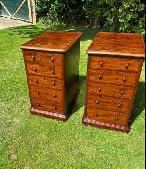 PAIR OF VICTORIAN MAHOGANY BEDSIDE CHESTS - ADDITIONAL PHOTO 3