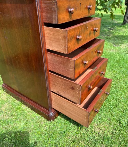 PAIR OF VICTORIAN MAHOGANY BEDSIDE CHESTS - ADDITIONAL PHOTO 5