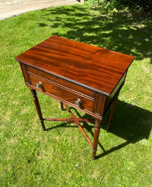 REGENCY MAHOGANY LAMP TABLE - ADDITIONAL PHOTO 1