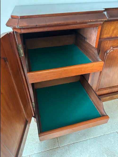 VICTORIAN MAHOGANY FOUR DOOR SIDEBOARD - ADDITIONAL PHOTO 2